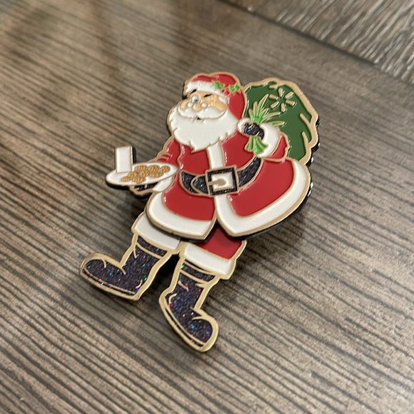 HOGEYE Santa Clause Pin with Wiggling Legs Festive Christmas Brooch Holiday Pin - Picture 2 of 15